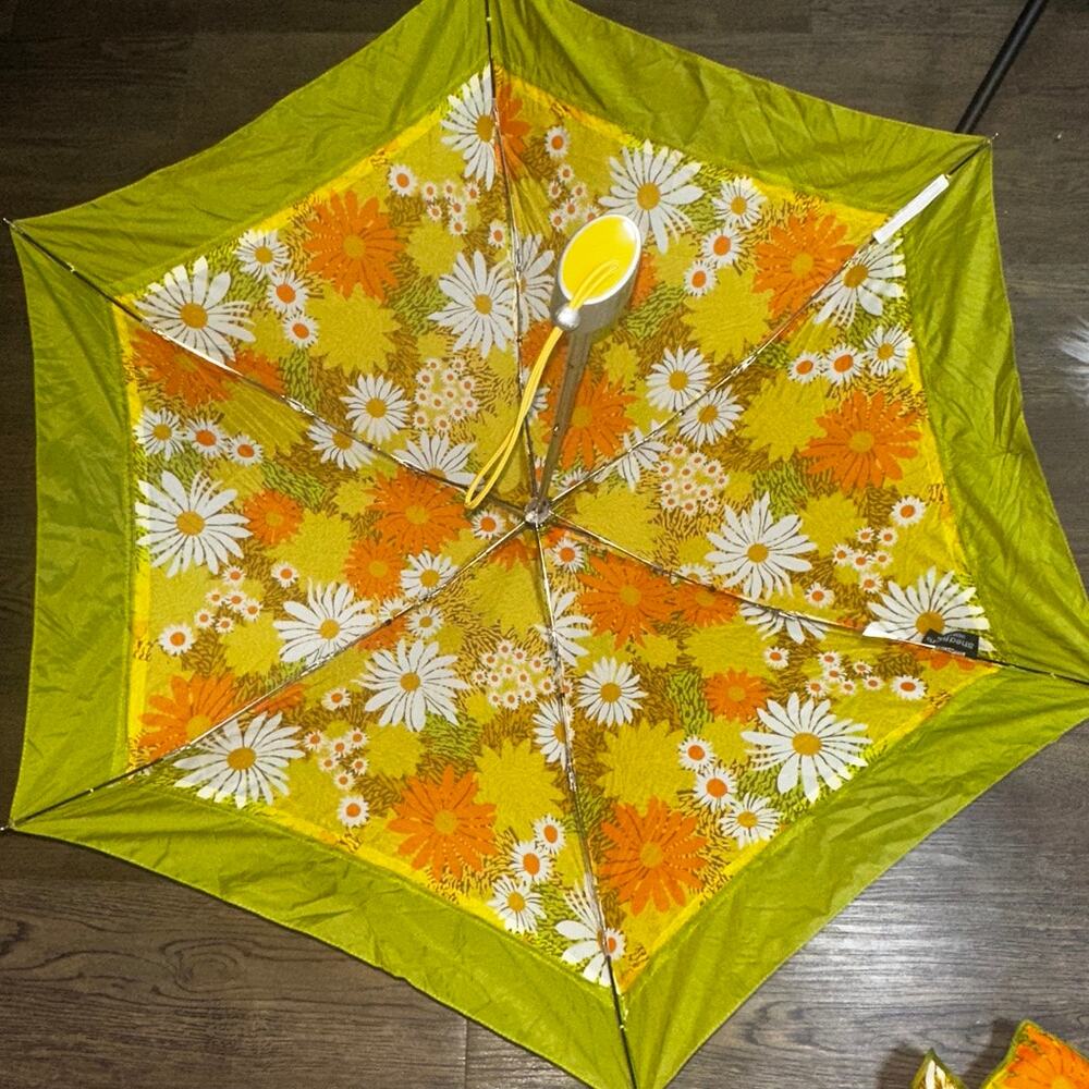 Vtg SHEDRAIN Green Orange Yellow Floral Umbrella w/case USA - Picture 5 of 10